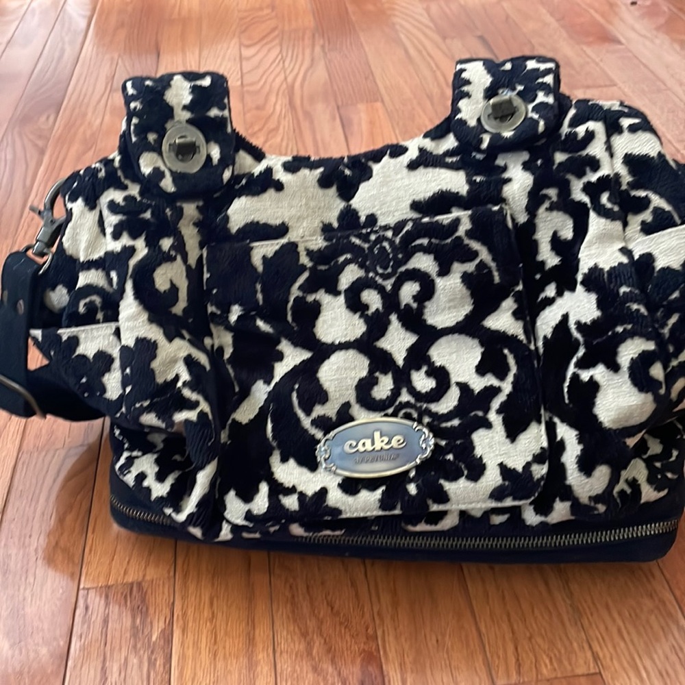 Petunia Pickle Bottom Walnut Cake Diaper Bag